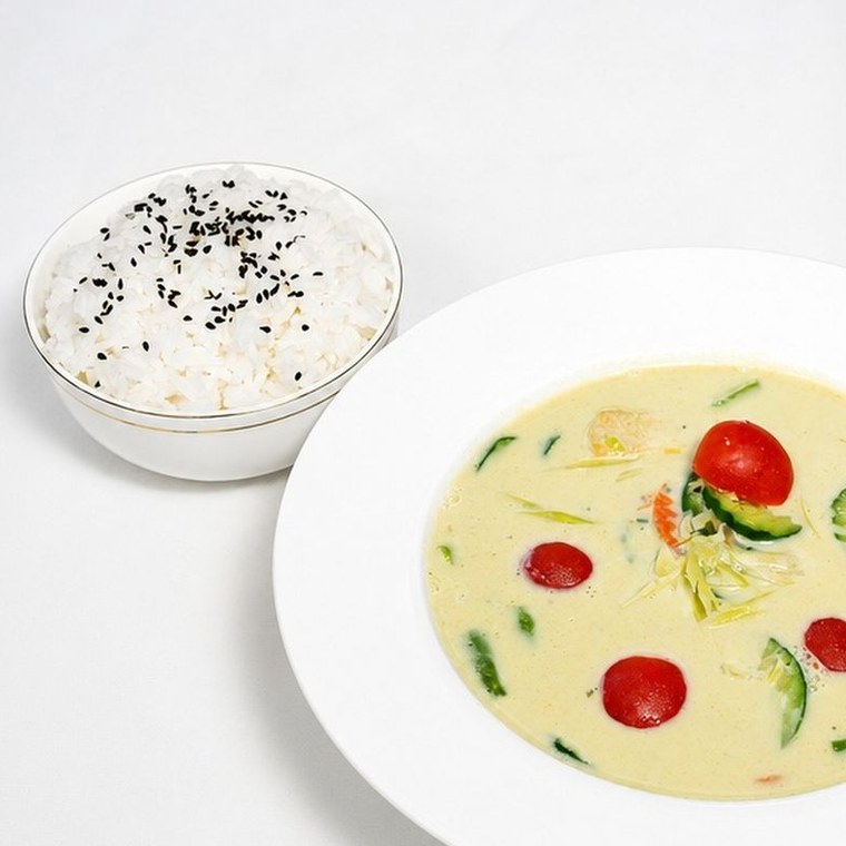 Zielone curry z tofu i warzywami